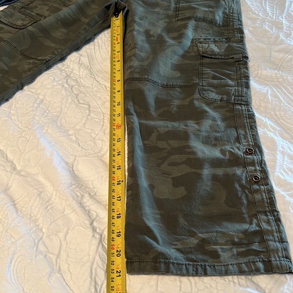 SANCTUARY CAMO CARGO CAPRIS PANT - Size 28 - Adjustable Length - Great condition - Picture 15 of 16